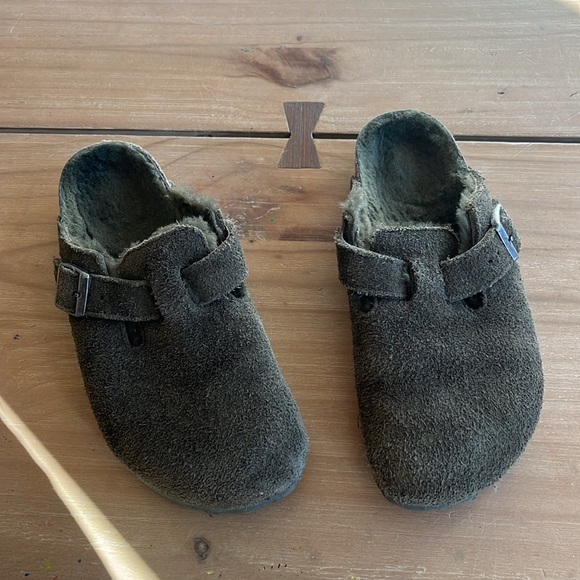 Birkenstock Suede Sherpa Buckle Clog Olive Green - Picture 2 of 6